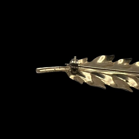Leaf Brooch Textured Gold Tone Faux Pearl Accent Vintage Pin‎ - Picture 4 of 8